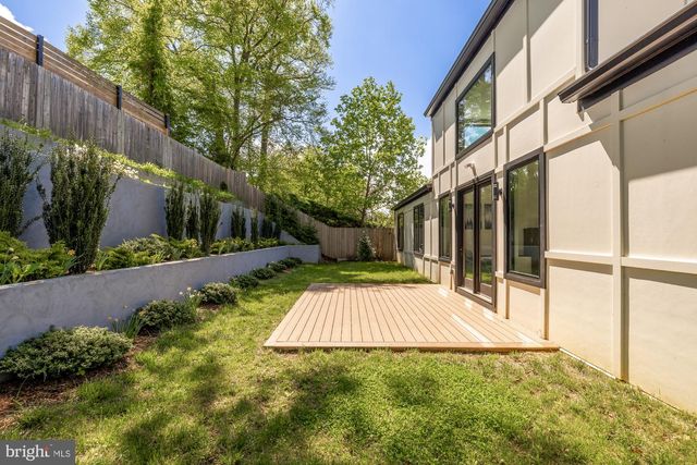 8165 E BEACH DR NW, Washington, DC 20012