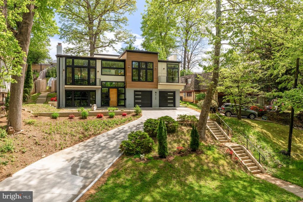 8165 E BEACH DR NW, Washington, DC 20012