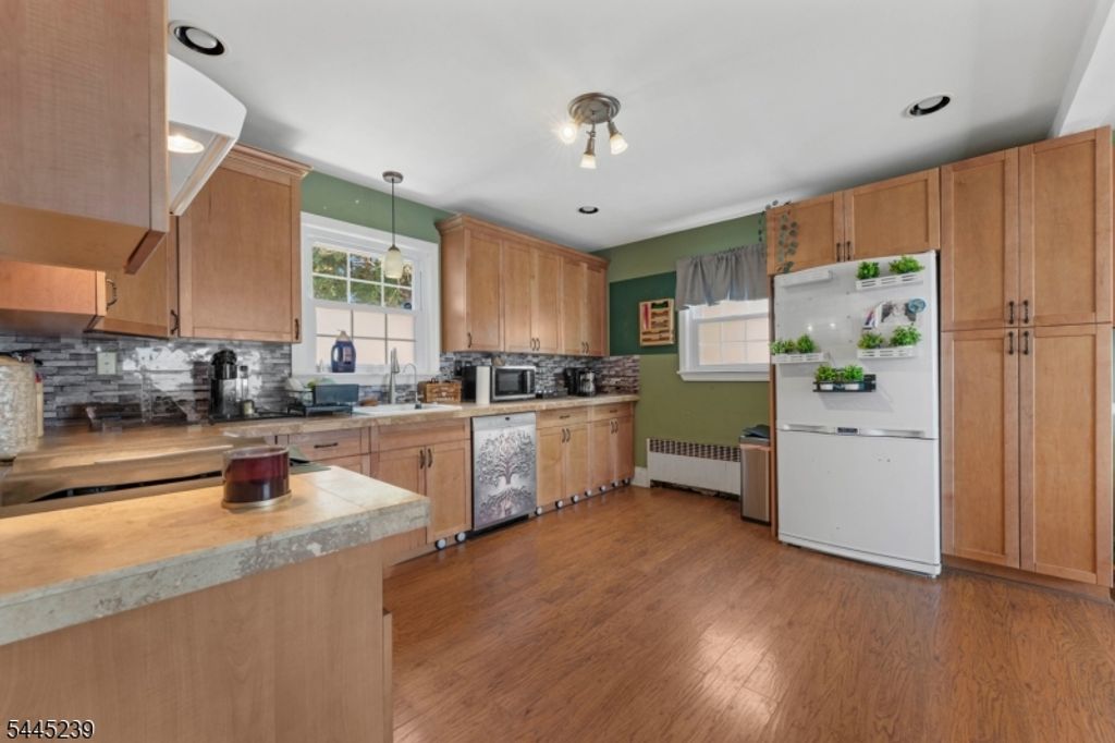 196 Gabriel Ter, Sayreville Boro, NJ 08879 — photo 4