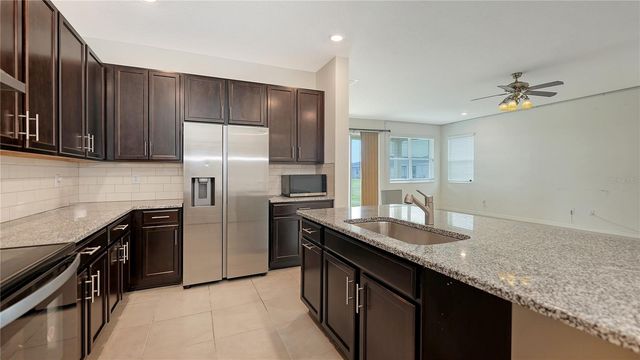 7422 35TH LANE E, Sarasota, FL 34243