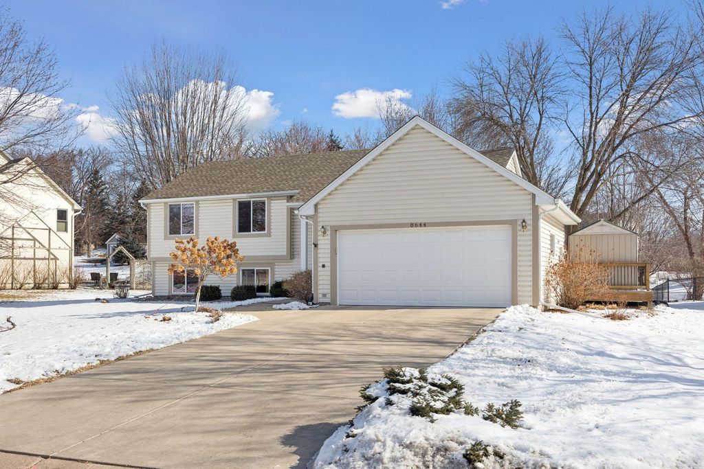 8644 Sycamore Lane N, Maple Grove, MN 55369