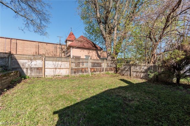 1986 W 93rd Street, Cleveland, OH 44102