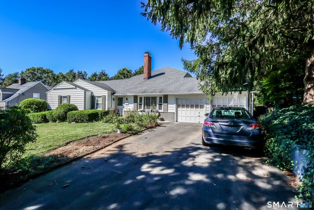 124 Chestnut Hill Road, Trumbull, CT 06611
