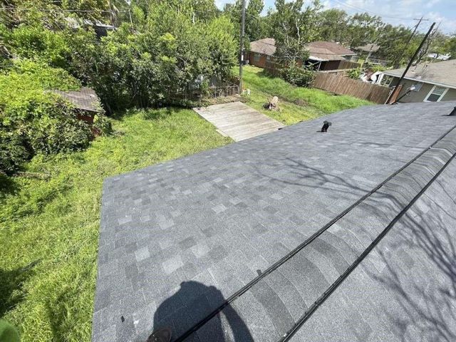 135 Huisache Street, Lake Jackson, TX 77566