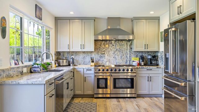 868 Holly Ave, Rohnert Park, CA 94928