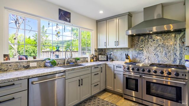 868 Holly Ave, Rohnert Park, CA 94928