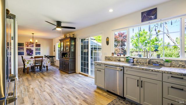 868 Holly Ave, Rohnert Park, CA 94928