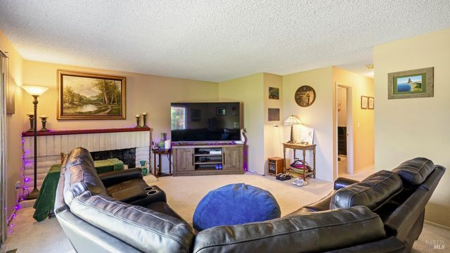 868 Holly Ave, Rohnert Park, CA 94928