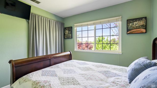 868 Holly Ave, Rohnert Park, CA 94928