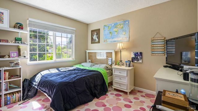 868 Holly Ave, Rohnert Park, CA 94928