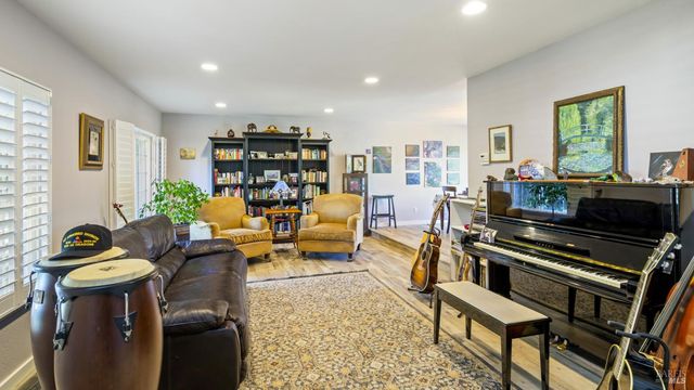 868 Holly Ave, Rohnert Park, CA 94928