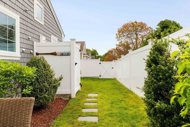 23 Cottage Lane, Mashpee, MA 02649