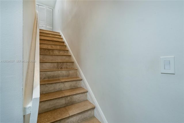 9371 Fontainebleau Boulevard I204, Miami, FL 33172