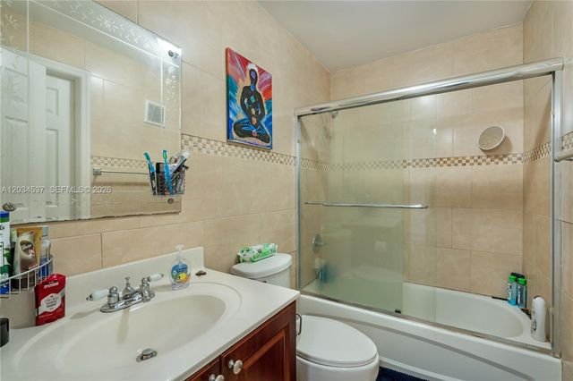 9371 Fontainebleau Boulevard I204, Miami, FL 33172