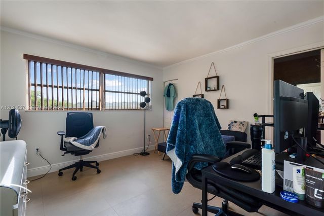 9371 Fontainebleau Boulevard I204, Miami, FL 33172