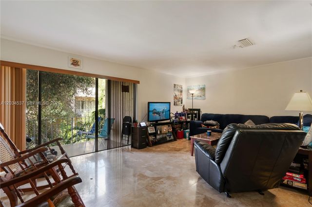 9371 Fontainebleau Boulevard I204, Miami, FL 33172