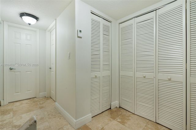 9371 Fontainebleau Boulevard I204, Miami, FL 33172