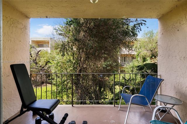 9371 Fontainebleau Boulevard I204, Miami, FL 33172