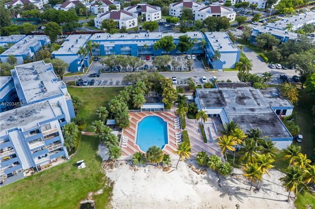 9371 Fontainebleau Boulevard I204, Miami, FL 33172