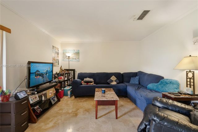 9371 Fontainebleau Boulevard I204, Miami, FL 33172