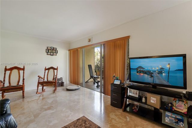 9371 Fontainebleau Boulevard I204, Miami, FL 33172