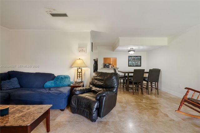 9371 Fontainebleau Boulevard I204, Miami, FL 33172