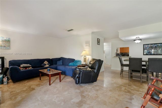 9371 Fontainebleau Boulevard I204, Miami, FL 33172