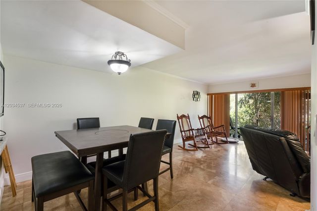 9371 Fontainebleau Boulevard I204, Miami, FL 33172