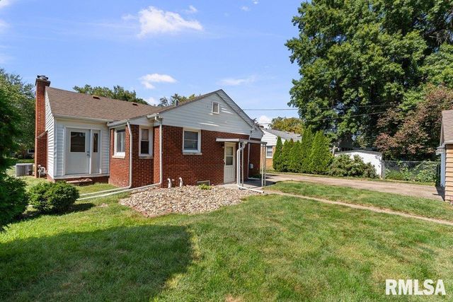 1870 25TH Avenue Court, Moline, IL 61265