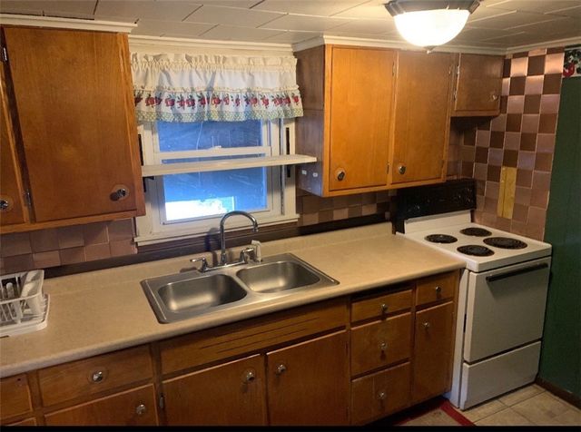 216 S 8th St, West Newton, PA 15089