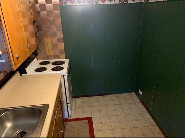 216 S 8th St, West Newton, PA 15089