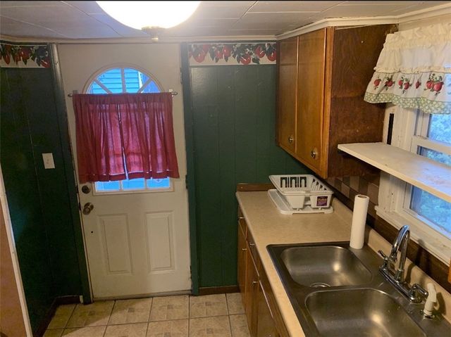 216 S 8th St, West Newton, PA 15089