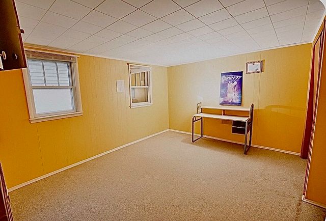 216 S 8th St, West Newton, PA 15089