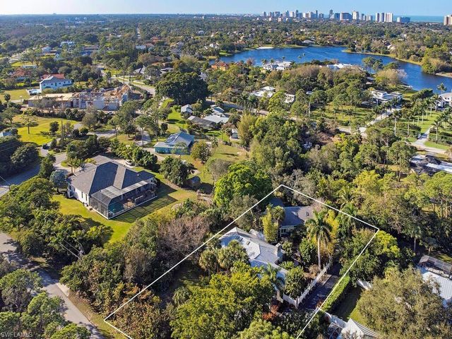 461 Carica RD, Naples, FL 34108