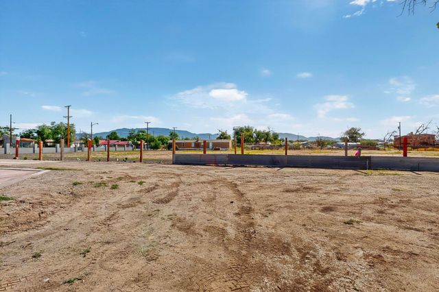 164 WILLOW Road NW, Albuquerque, NM 87107