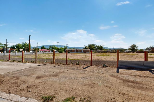 164 WILLOW Road NW, Albuquerque, NM 87107