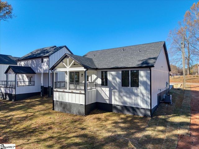 120 Lyman Avenue, Duncan, SC 29334