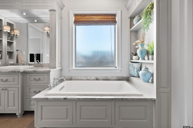 7391 Lake Pointe Cv, Tyler, TX 75703