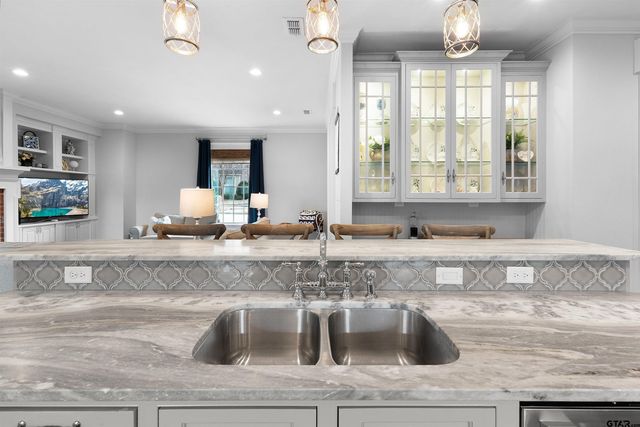 7391 Lake Pointe Cv, Tyler, TX 75703