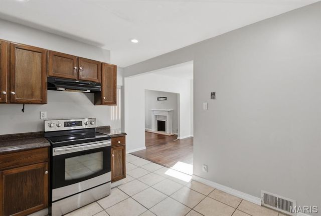 4707 Ray Avenue, St Louis, MO 63116