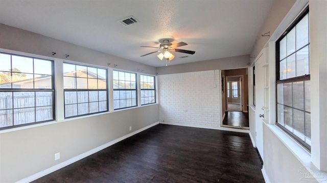 7524 Sandy Creek Dr, Pensacola, FL 32506