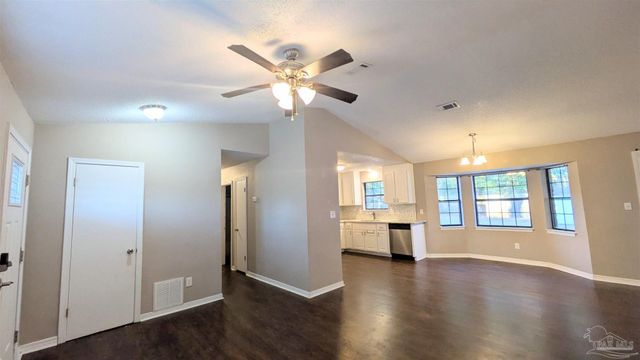 7524 Sandy Creek Dr, Pensacola, FL 32506