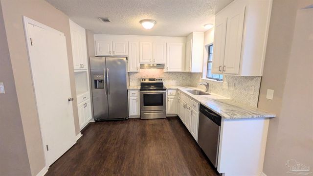 7524 Sandy Creek Dr, Pensacola, FL 32506