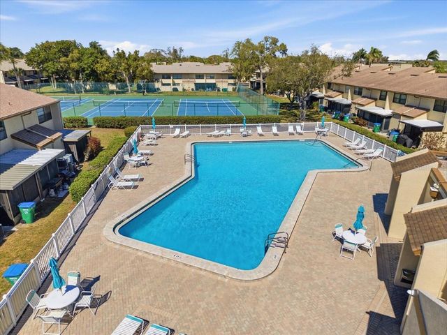 9209 SEMINOLE BOULEVARD 92, Seminole, FL 33772