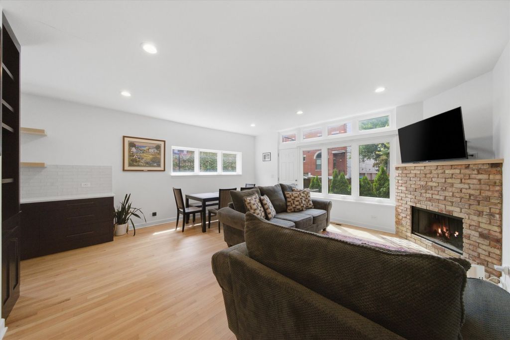 2215 N WAYNE Avenue A, Chicago, IL 60614 — photo 2