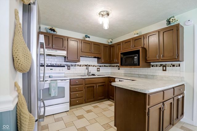 903 Sawmill Road, Whiteland, IN 46184