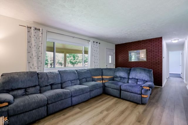 903 Sawmill Road, Whiteland, IN 46184