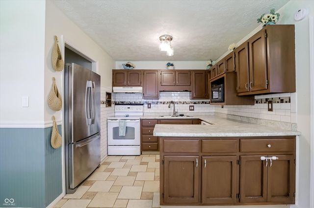 903 Sawmill Road, Whiteland, IN 46184