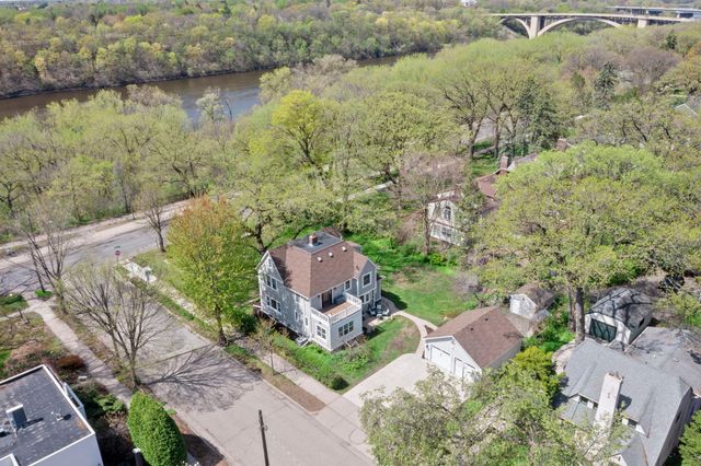 1633 E River Parkway, Minneapolis, MN 55414