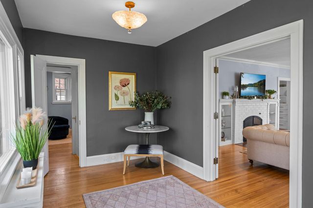 1633 E River Parkway, Minneapolis, MN 55414